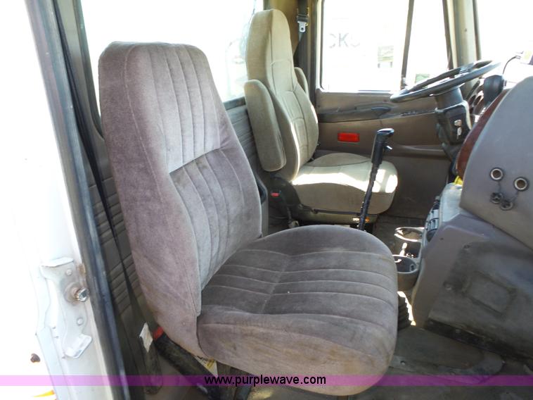 image for item L4005 2002 Mack CH613 semi truck