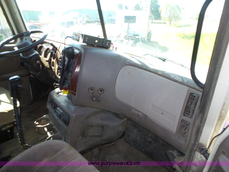 image for item L4005 2002 Mack CH613 semi truck