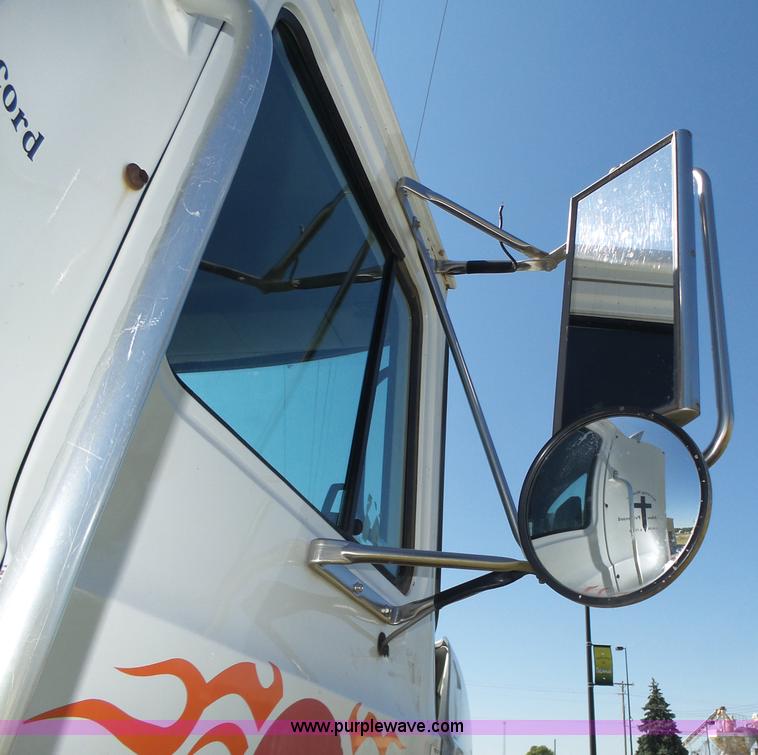 image for item L4005 2002 Mack CH613 semi truck