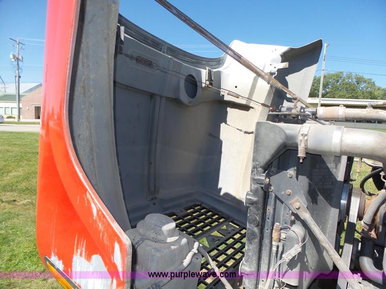 image for item L4005 2002 Mack CH613 semi truck