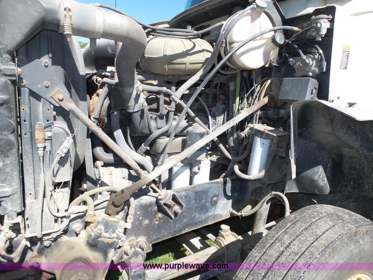 image for item L4005 2002 Mack CH613 semi truck