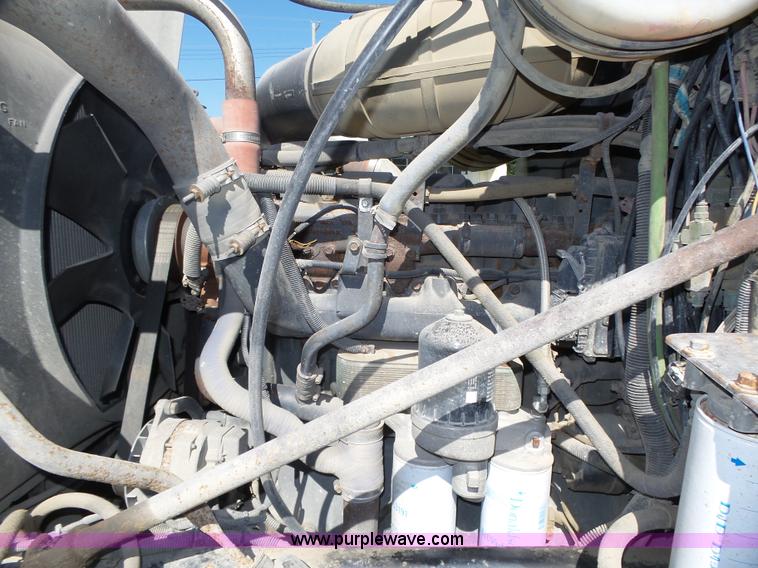 image for item L4005 2002 Mack CH613 semi truck