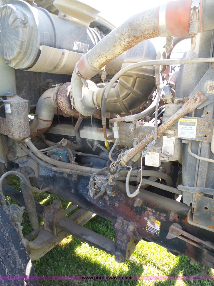 image for item L4005 2002 Mack CH613 semi truck