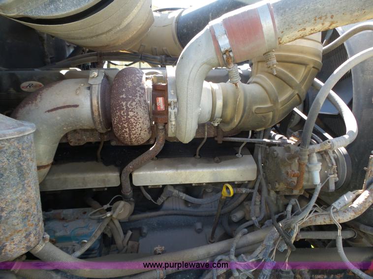 image for item L4005 2002 Mack CH613 semi truck