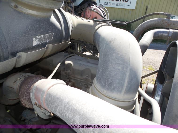 image for item L4005 2002 Mack CH613 semi truck