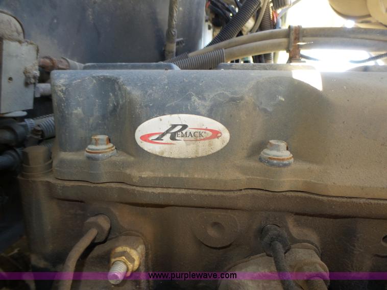 image for item L4005 2002 Mack CH613 semi truck