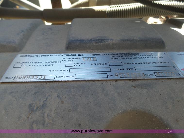 image for item L4005 2002 Mack CH613 semi truck