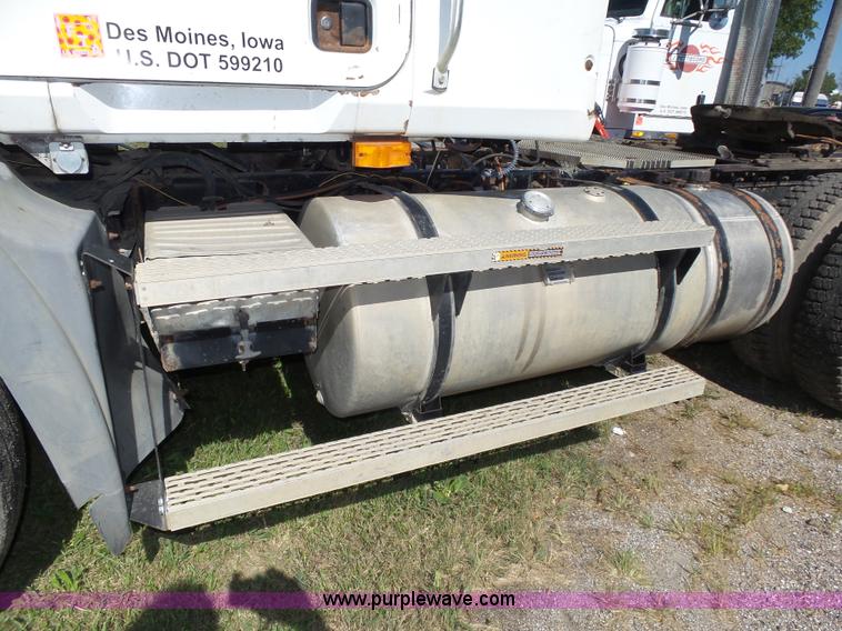 image for item L4005 2002 Mack CH613 semi truck