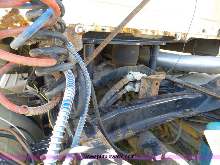 image for item L4005 2002 Mack CH613 semi truck