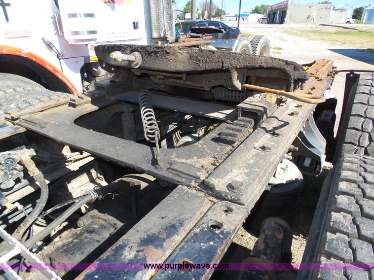 image for item L4005 2002 Mack CH613 semi truck