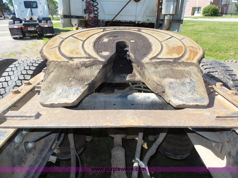 image for item L4005 2002 Mack CH613 semi truck