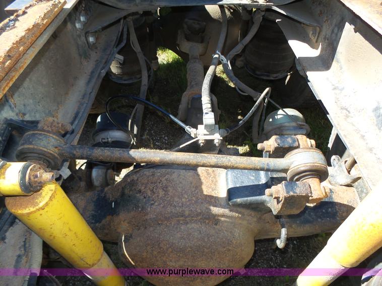 image for item L4005 2002 Mack CH613 semi truck