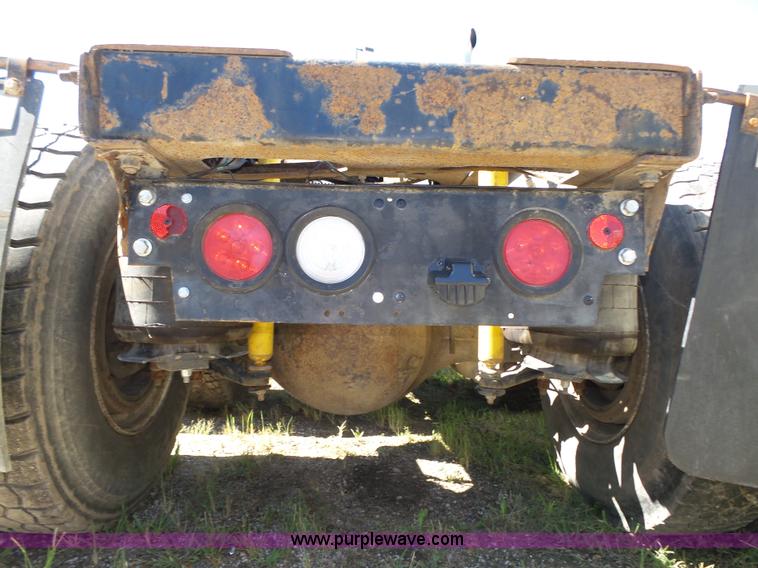 image for item L4005 2002 Mack CH613 semi truck