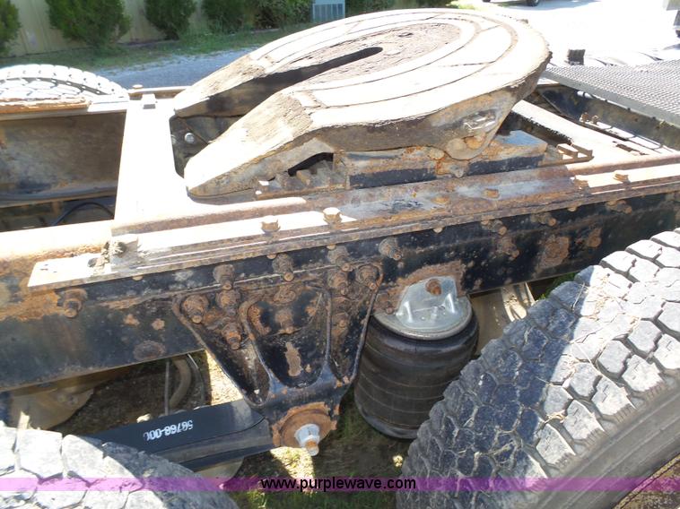 image for item L4005 2002 Mack CH613 semi truck