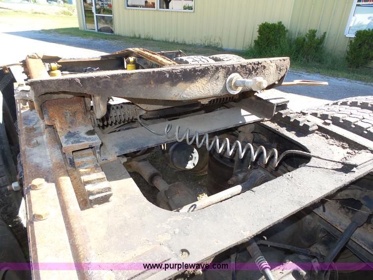 image for item L4005 2002 Mack CH613 semi truck