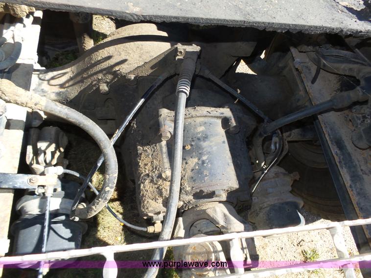 image for item L4005 2002 Mack CH613 semi truck