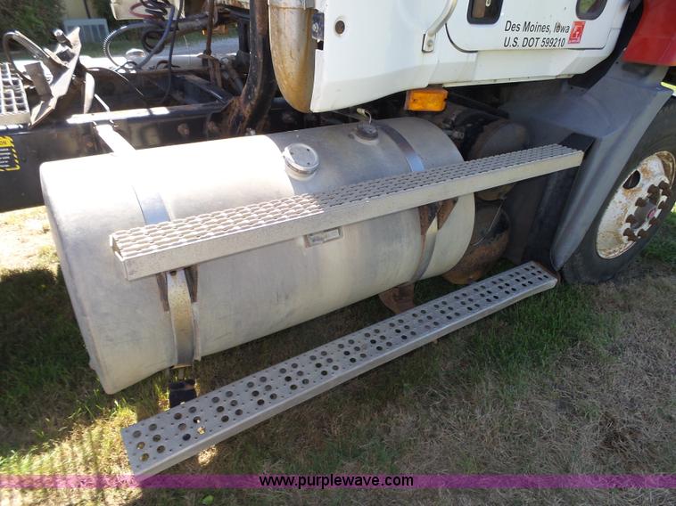 image for item L4005 2002 Mack CH613 semi truck