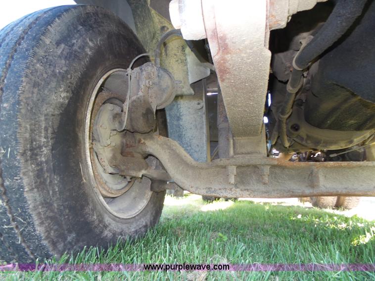 image for item L4005 2002 Mack CH613 semi truck