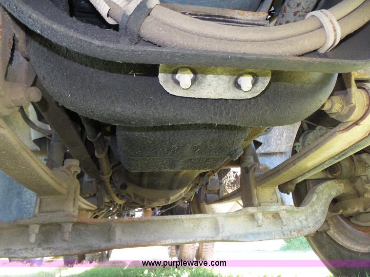 image for item L4005 2002 Mack CH613 semi truck