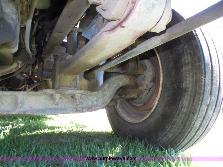 image for item L4005 2002 Mack CH613 semi truck