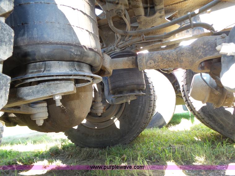 image for item L4005 2002 Mack CH613 semi truck