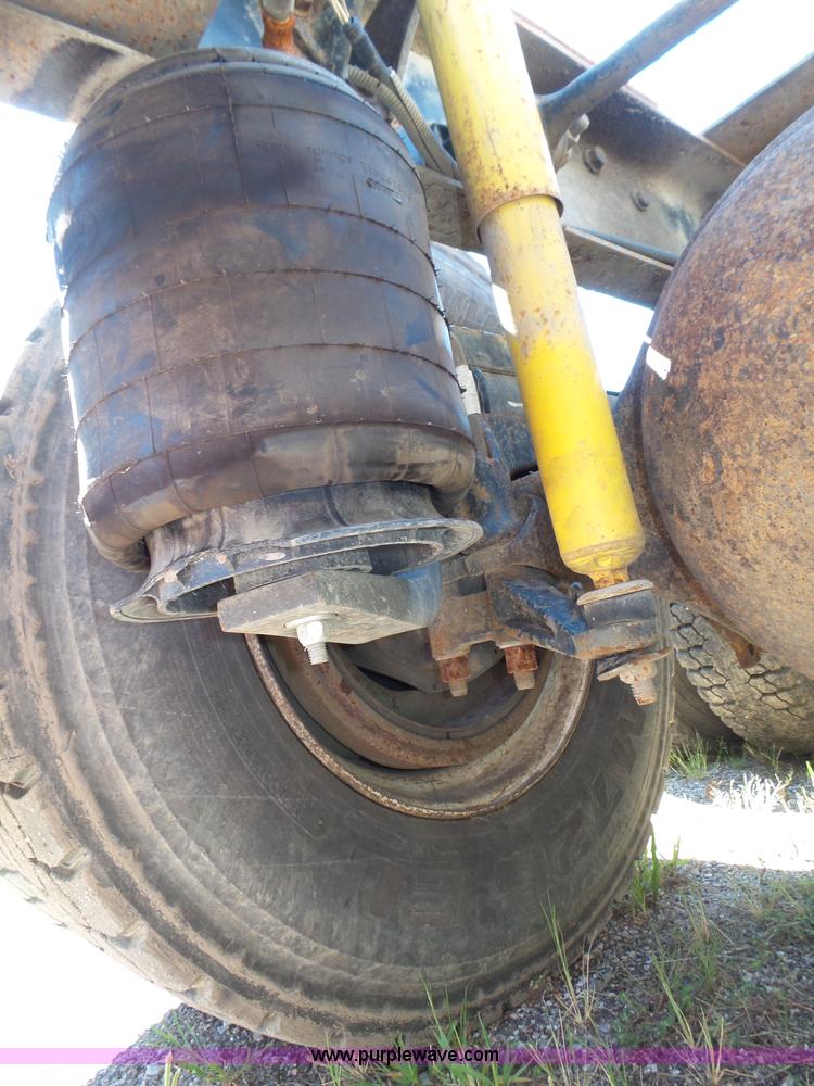 image for item L4005 2002 Mack CH613 semi truck