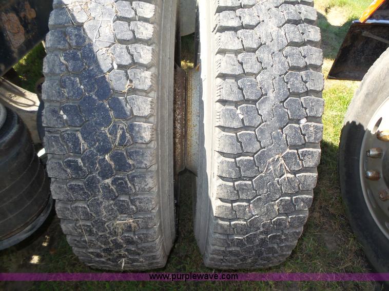 image for item L4005 2002 Mack CH613 semi truck