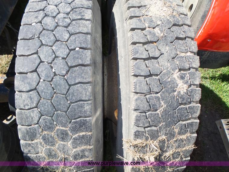 image for item L4005 2002 Mack CH613 semi truck