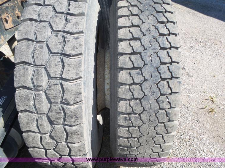 image for item L4005 2002 Mack CH613 semi truck