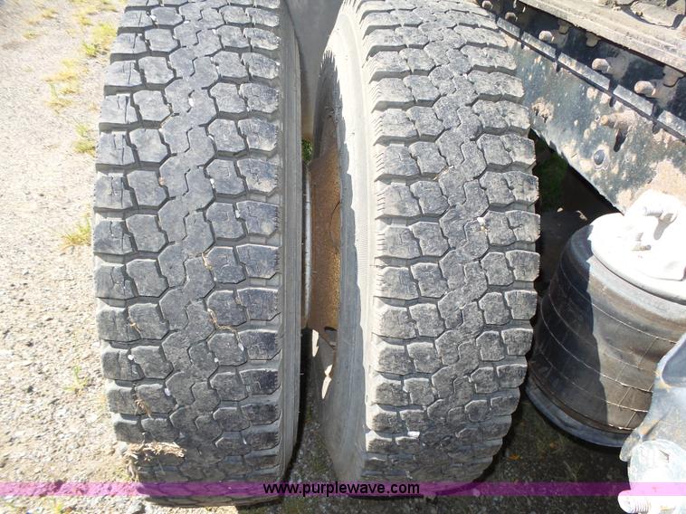 image for item L4005 2002 Mack CH613 semi truck