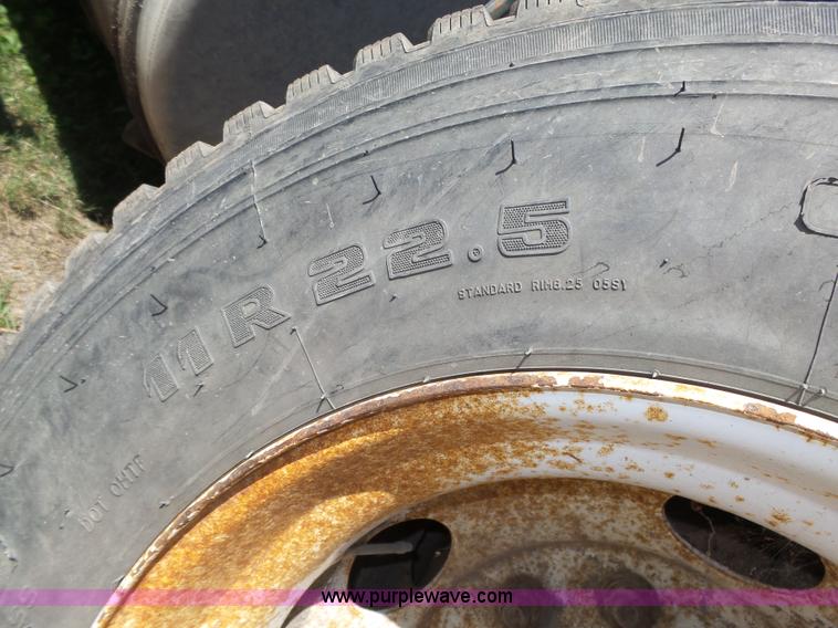 image for item L4005 2002 Mack CH613 semi truck