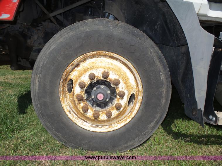 image for item L4005 2002 Mack CH613 semi truck