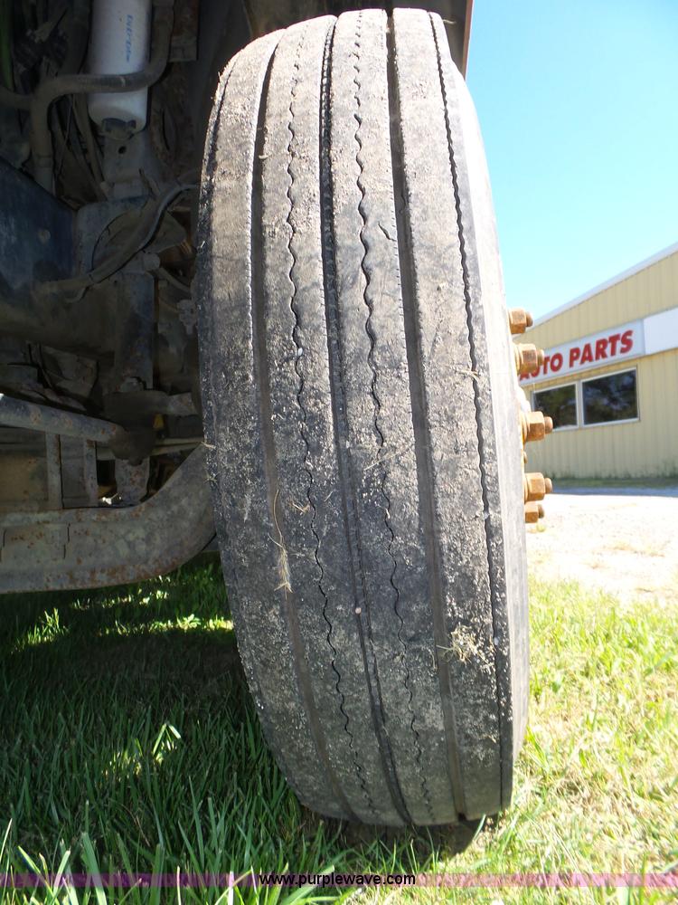 image for item L4005 2002 Mack CH613 semi truck