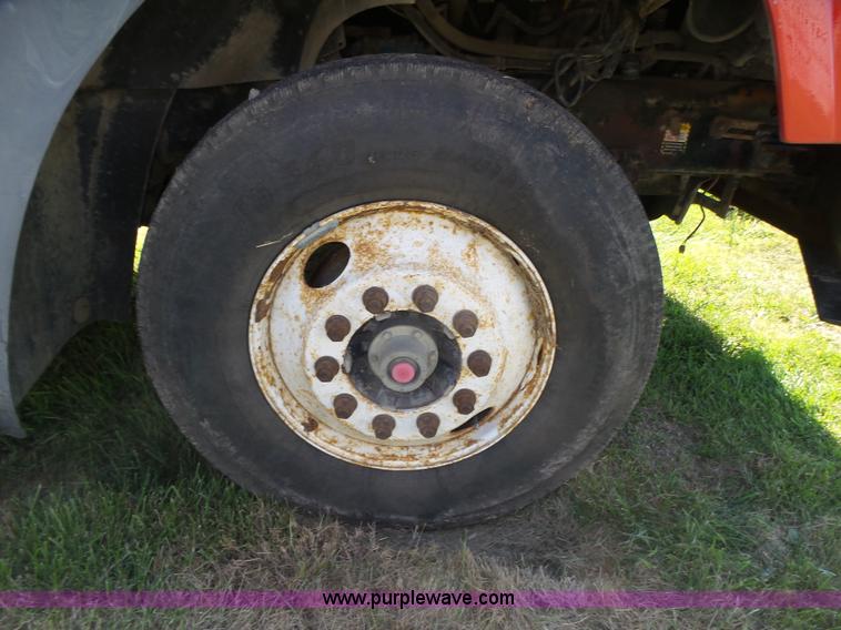 image for item L4005 2002 Mack CH613 semi truck