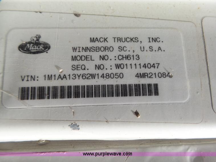 image for item L4005 2002 Mack CH613 semi truck