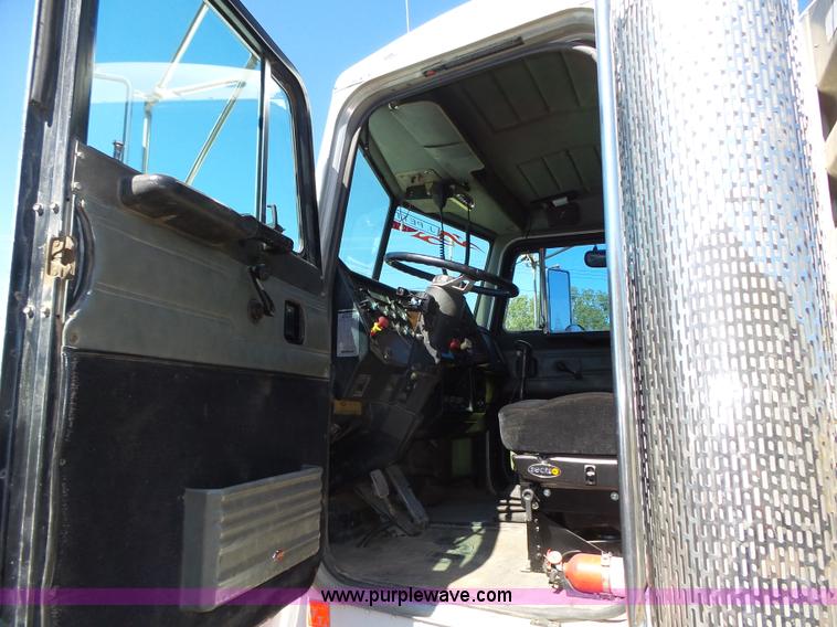 image for item L4006 1996 Peterbilt 379 semi truck