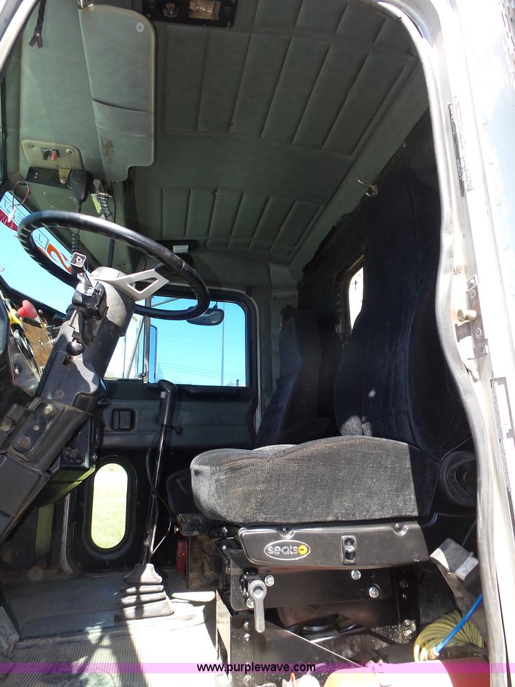 image for item L4006 1996 Peterbilt 379 semi truck