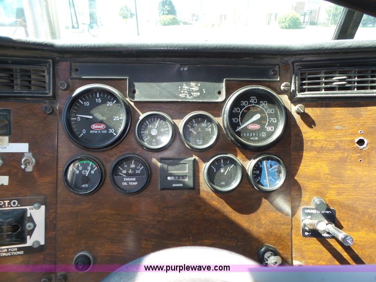 image for item L4006 1996 Peterbilt 379 semi truck