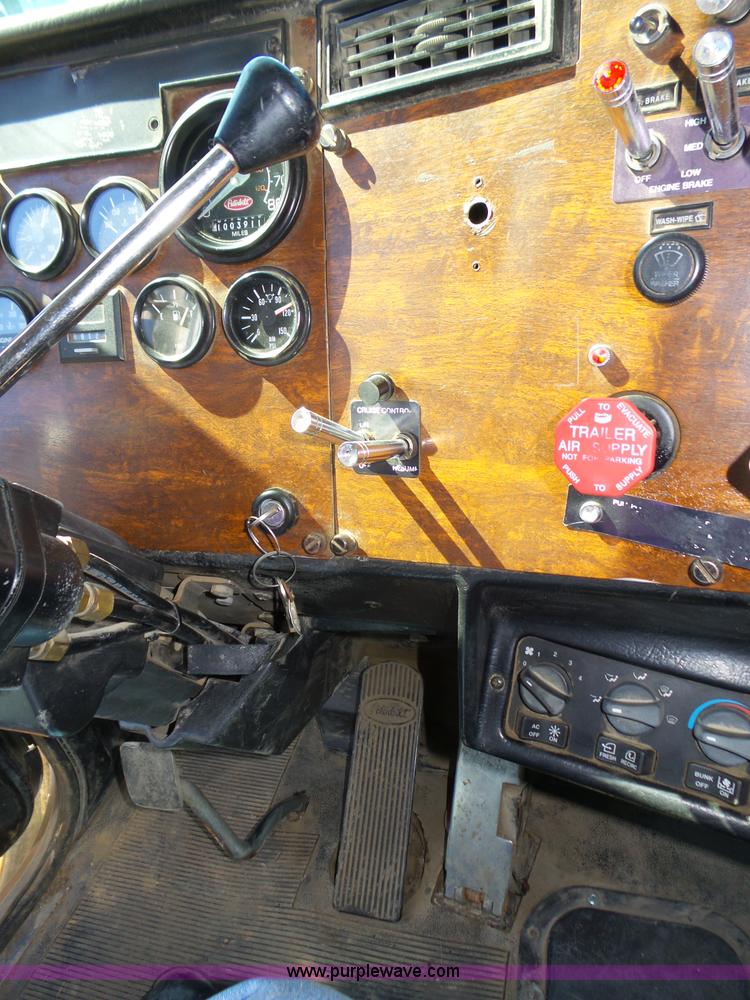 image for item L4006 1996 Peterbilt 379 semi truck