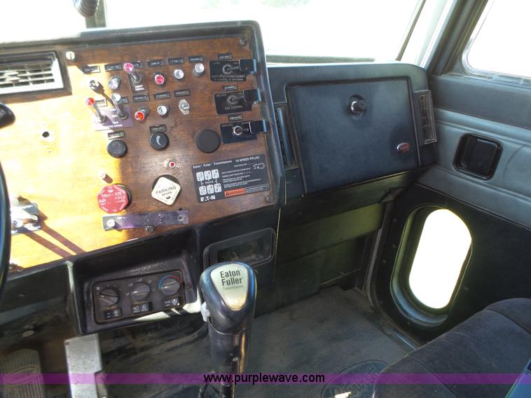 image for item L4006 1996 Peterbilt 379 semi truck