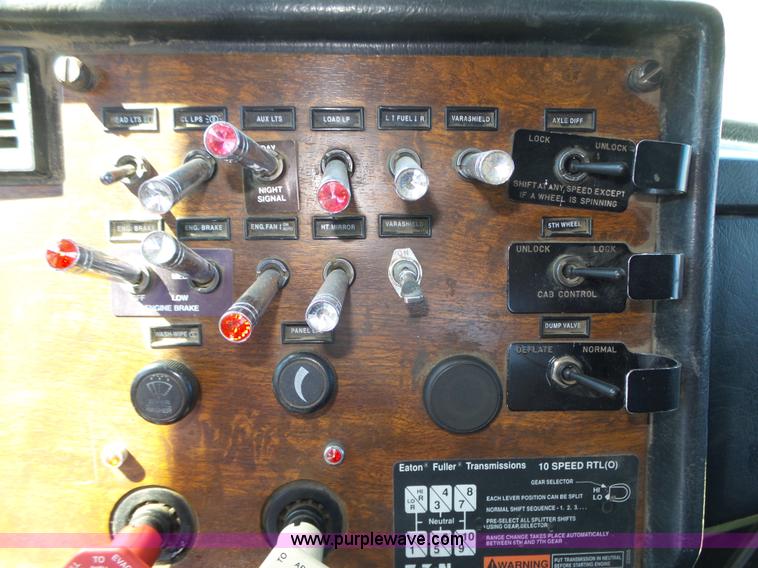 image for item L4006 1996 Peterbilt 379 semi truck