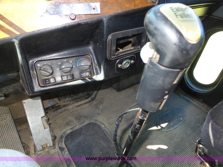 image for item L4006 1996 Peterbilt 379 semi truck