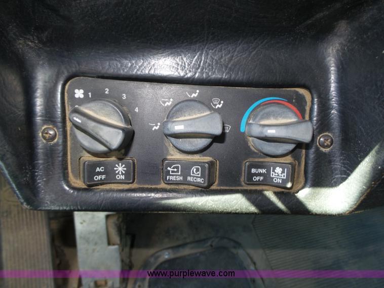 image for item L4006 1996 Peterbilt 379 semi truck