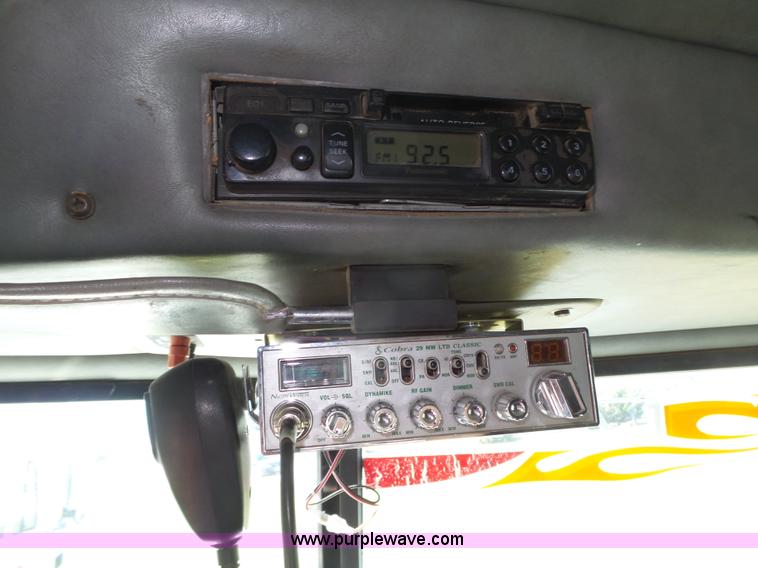 image for item L4006 1996 Peterbilt 379 semi truck