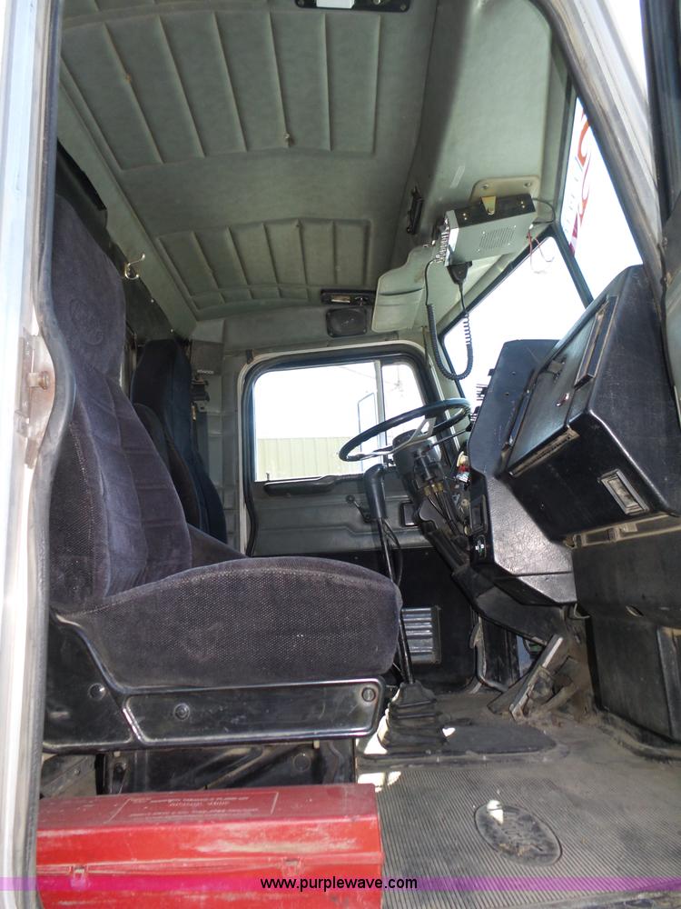 image for item L4006 1996 Peterbilt 379 semi truck