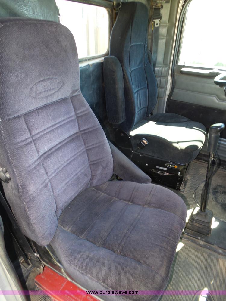 image for item L4006 1996 Peterbilt 379 semi truck