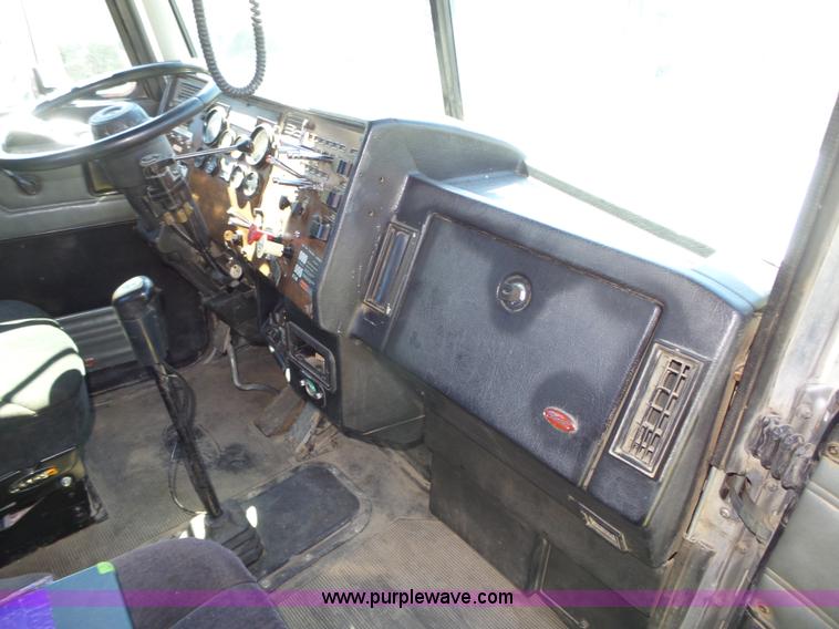 image for item L4006 1996 Peterbilt 379 semi truck