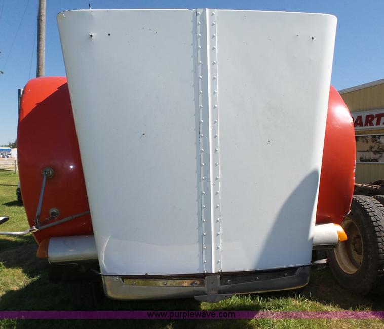 image for item L4006 1996 Peterbilt 379 semi truck