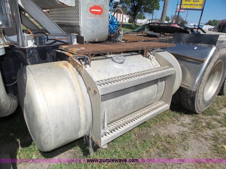 image for item L4006 1996 Peterbilt 379 semi truck