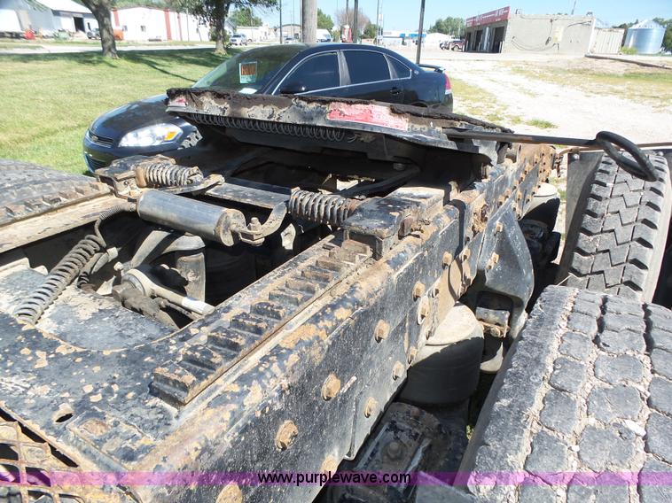 image for item L4006 1996 Peterbilt 379 semi truck